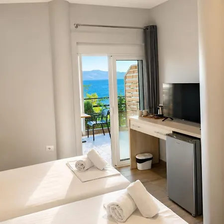 Geni Sea View 3*