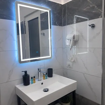 Geni Sea View 3* Sarande
