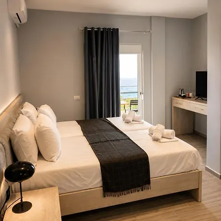 Geni Sea View 3*