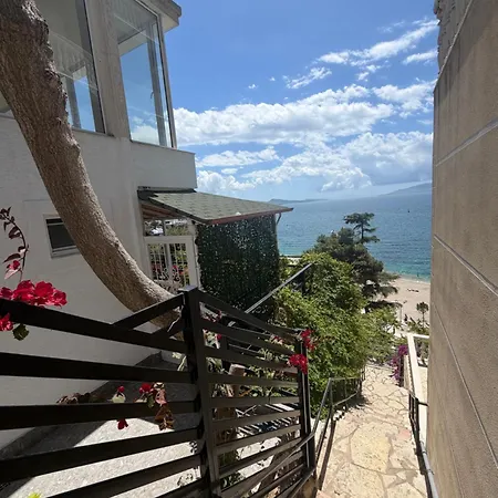 Konukevi Geni Sea View Saranda